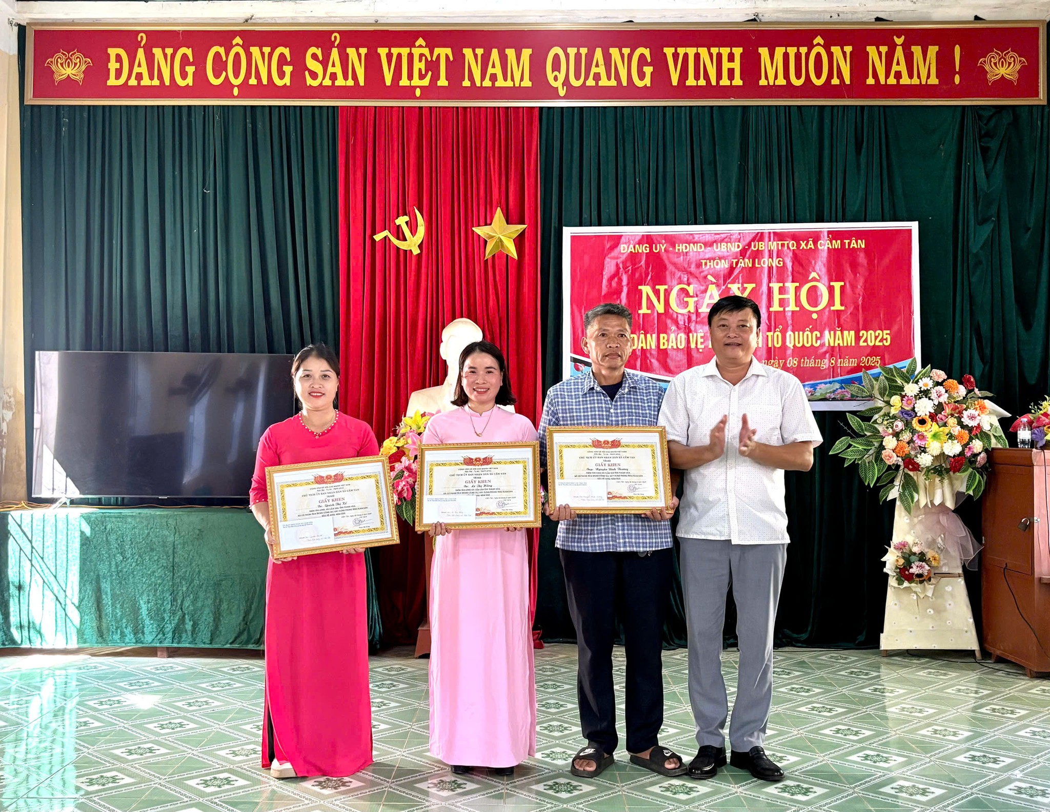 Anh-tin-bai